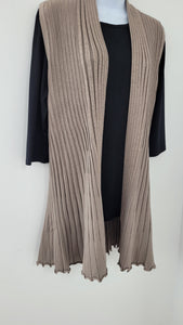 Sunday - 6256 - Long Pleated Vest - Taupe