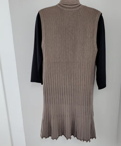 Sunday - 6256 - Long Pleated Vest - Taupe