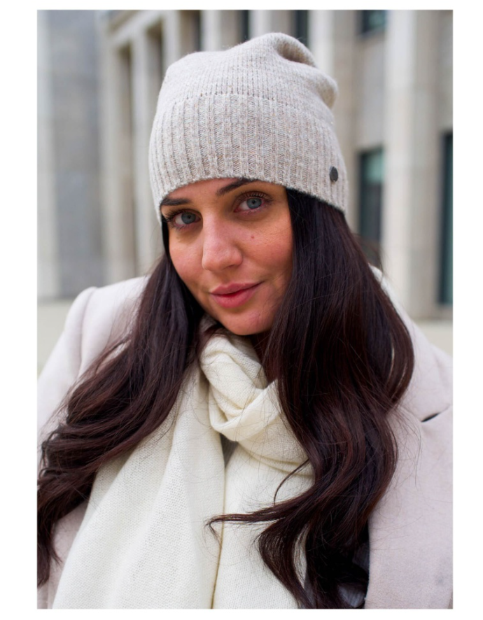 FRAAS - 667077-023 - Knitted Hat with Delicate Glitter- Butter Cream