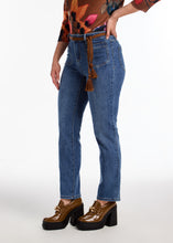 Load image into Gallery viewer, FDJ - 2672809 - Olivia Straight Ankle - Mid Wash
