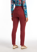 Load image into Gallery viewer, FDJ - 8864511 - Petite Suzanne Straight Leg - Rust Red
