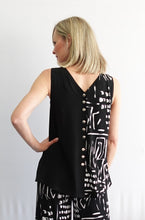 Load image into Gallery viewer, Softworks - 92312 - Button Back Tunic - Black/White
