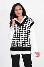 Load image into Gallery viewer, Frank Lyman - 223407U - Knit Vest Black / Off White
